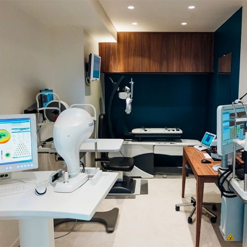 institut voltaire dr romain nicolau chirurgien ophtalmologue cataracte laser yeux paris