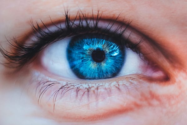 lasik apres operation docteur romain nicolau specialiste chirurgie refractive chirurgie laser yeux ophtalmo paris