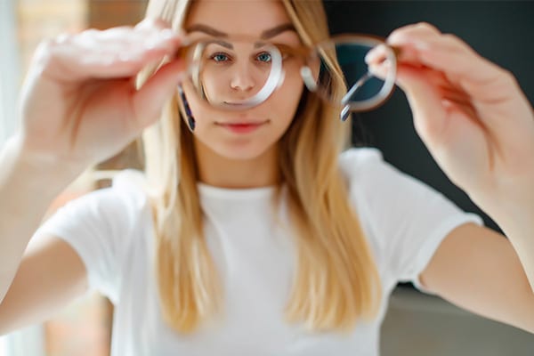 myopie vue dr romain nicolau specialiste chirurgie refractive chirurgie laser yeux ophtalmo paris