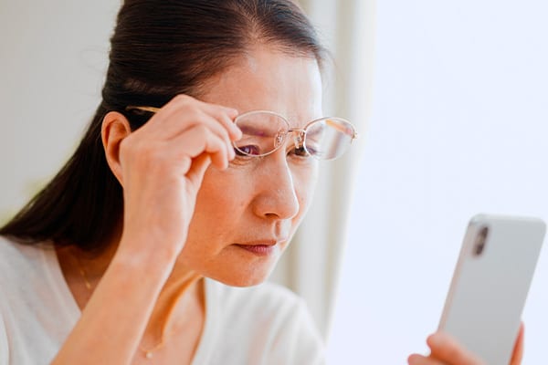 qu est ce que la presbytie dr romain nicolau specialiste chirurgie refractive chirurgie laser yeux ophtalmo paris qu est ce que la presbytie dr romain nicolau specialiste chirurgie refractive chirurgie laser yeux ophtalmo paris