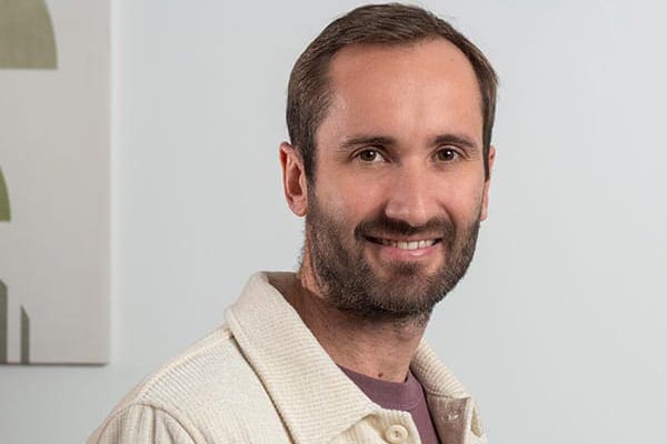 docteur nicolau specialiste ophtalmologie operation laser yeux paris est