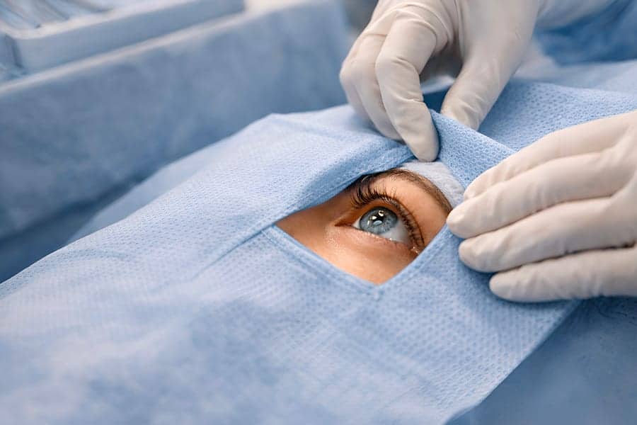 operation laser yeux smile deroulement intervention docteur romain nicolau chirurgien opthalmologue paris specialiste chirurgie refractive